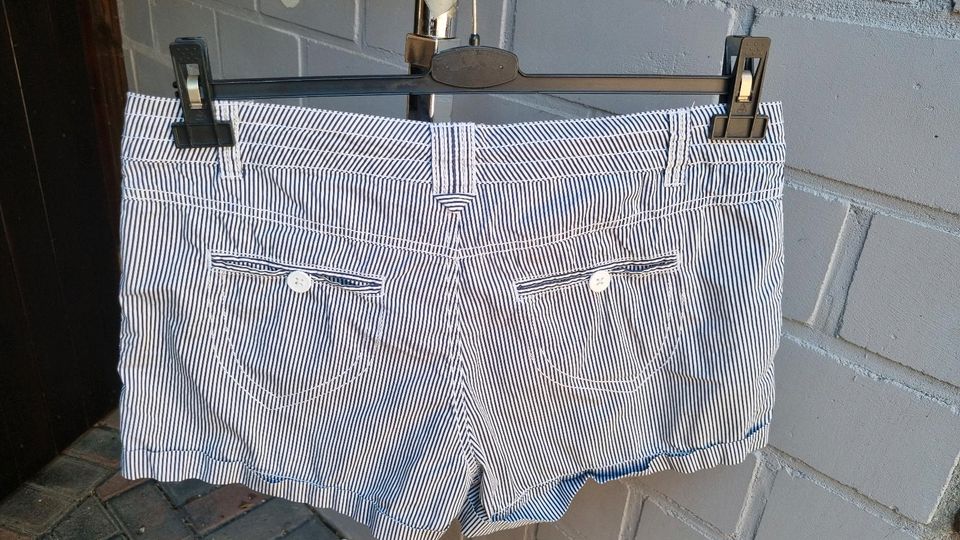 EDC by Esprit Shorts Modell Star beige schwarz gestreift Gr. 40 in Issum