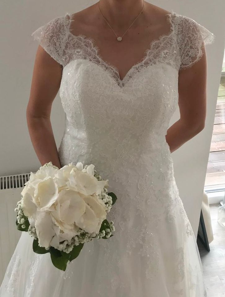 Brautkleid 40/Spitze/Ivory/ Reifrock/ Stola in Lennestadt