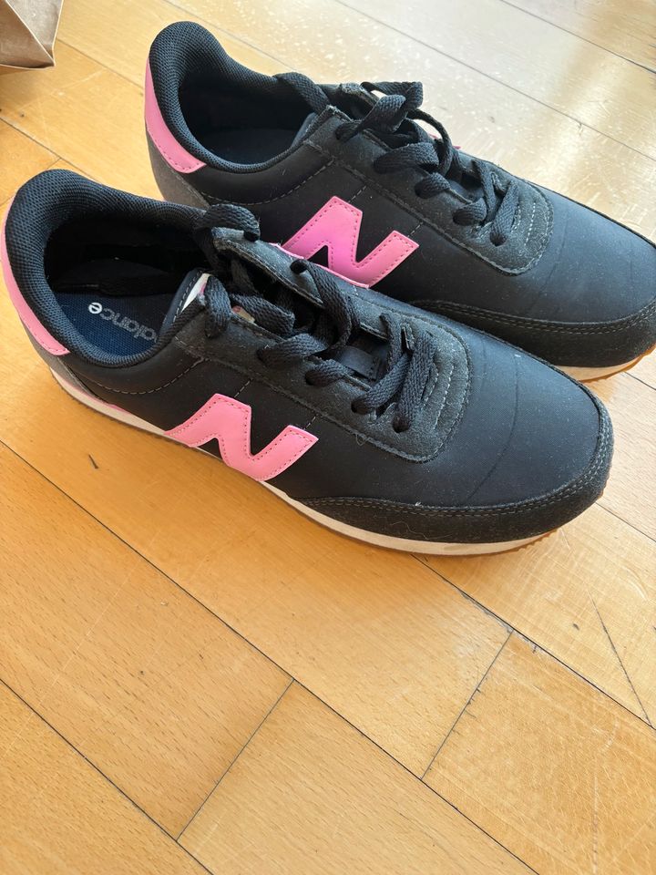 New Balance Sneaker Gr. 38,5 Sportschuhe in Frankfurt am Main