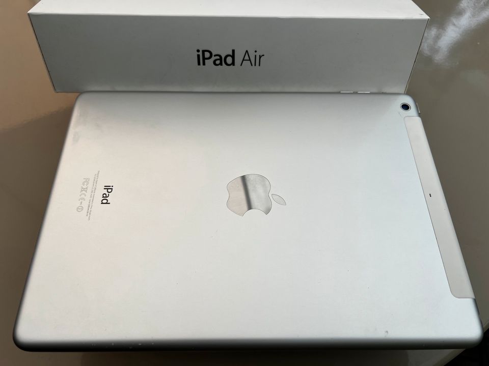 iPad Model 1475 Wifi Cell 64 GB Silver in Feucht