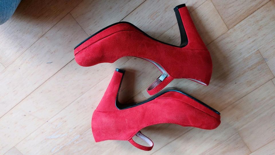 Pumps Schuhe rot Gr. 38 Wildleder in Ingolstadt