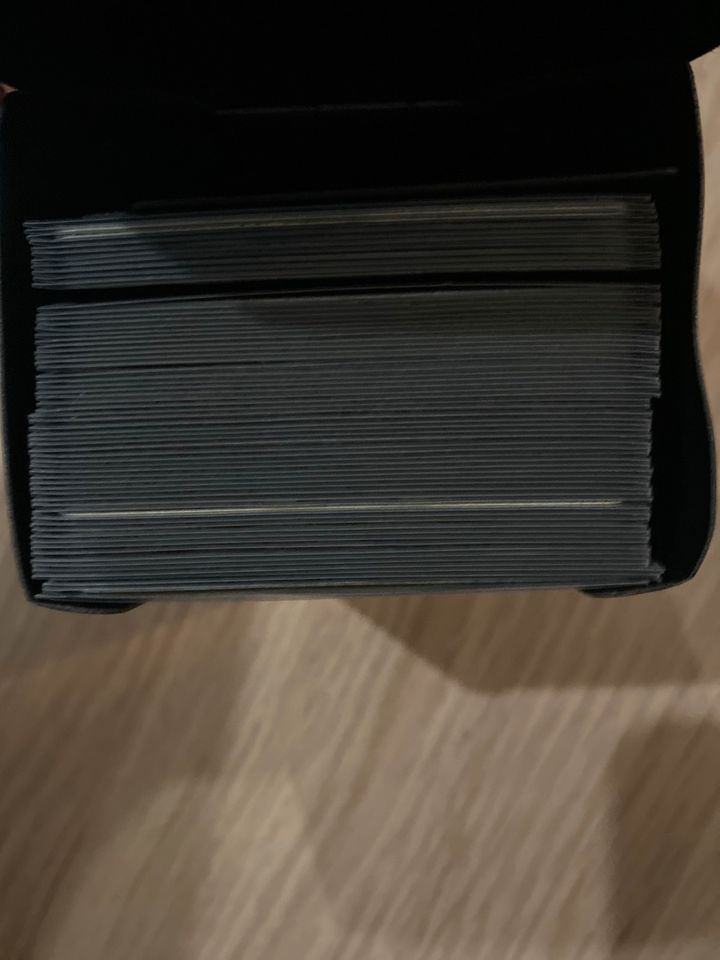 64 Pokémon Karten mit Deckbox und mit Kartenhülle in Stuttgart