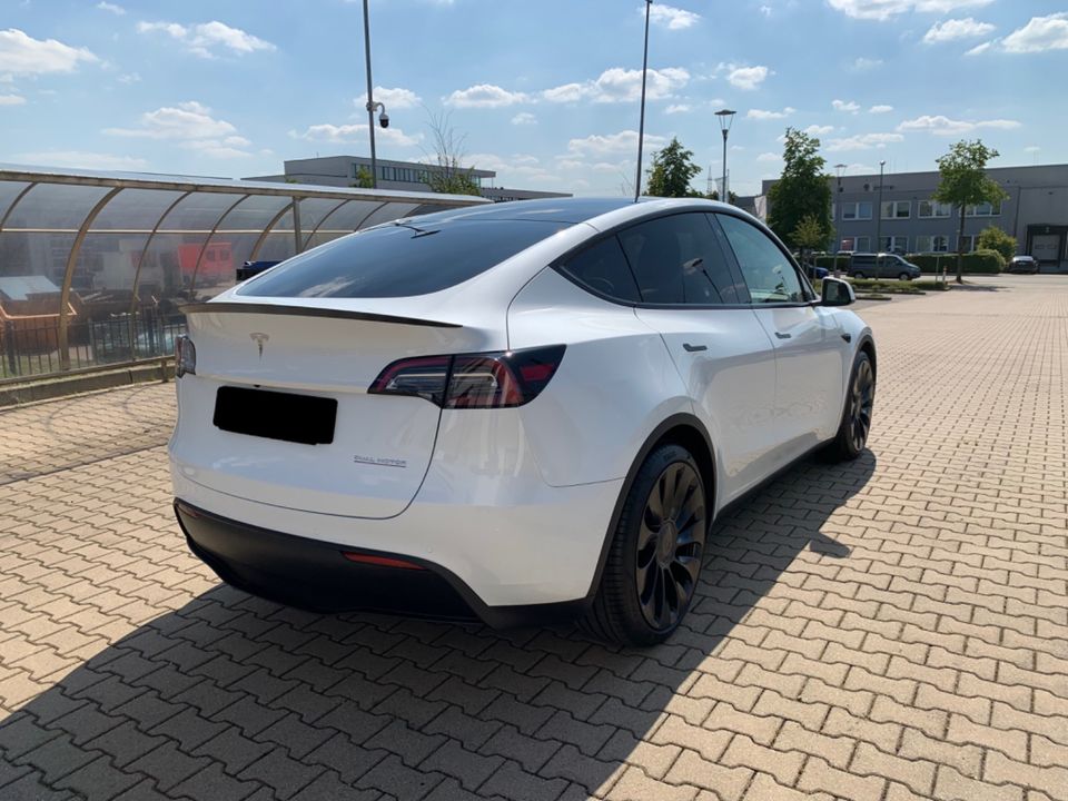 TESLA Model Y Performance USS, Keramikversiegelung in Bornheim