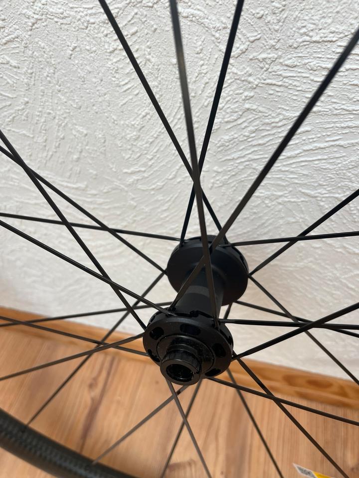 Mavic Cosmic SL 32 Carbon Laufradsatz Rennrad disc DT Swiss in Konstanz