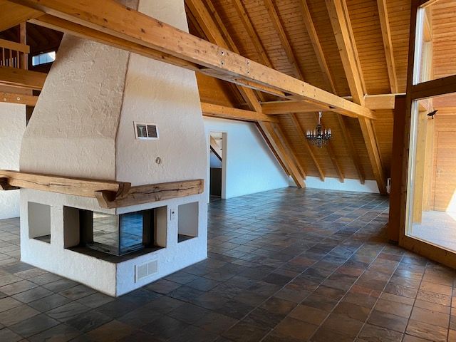 Unternehmer-Penthouse, grosser Sonnenbalkon, Kamin, 2 Bäder, Galerie, Fussbodenheizung, Schweizer Grenze, Einkauf / Schule / Kindergarten fussläufig in Stühlingen