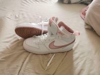 Nikes in Pink/ weiß Baden-Württemberg - Künzelsau Vorschau