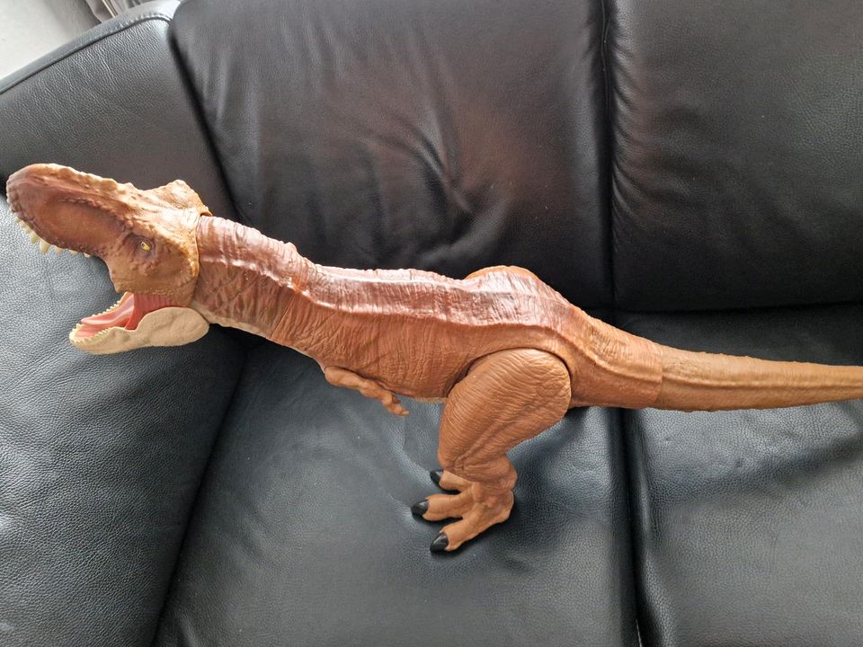 Jurassic World T-Rex Riesendino Dinosaurier 101 cm in Ratingen