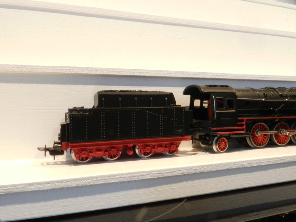 Märklin H0 HR 800 N Dampflok mit Tender BR 01 -Vitrinen-Modell- in Neunkirchen-Seelscheid