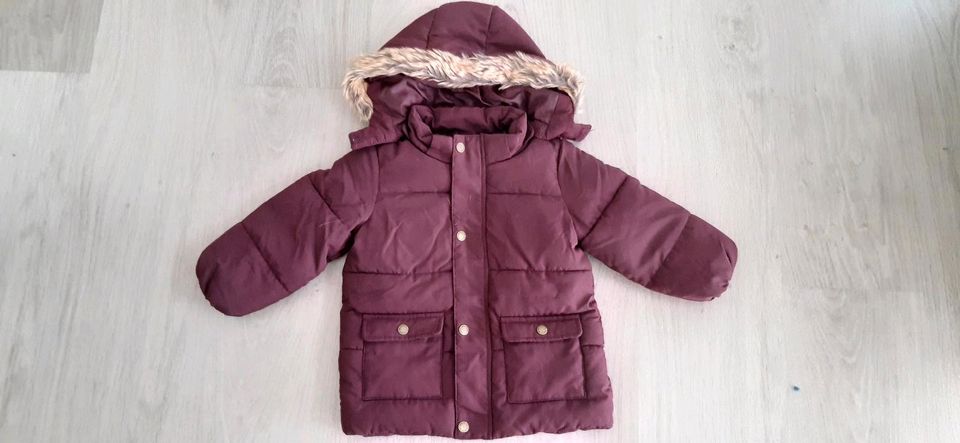 Winterjacke Mädchen, Gr. 80, aubergine, neuwertig! in Brühl