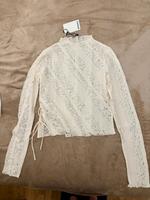 Bershka LONG SLEEVE BLONDE LACE - Langarmshirt - white Leipzig - Paunsdorf Vorschau