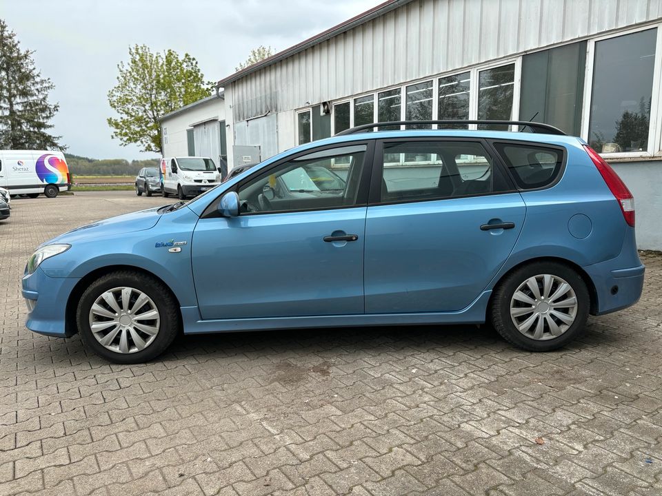 Hyundai i30 CW 1.4 Blue Drive LPG-Gasanlage*Klima*Tüv Neu PDC in Vöhringen
