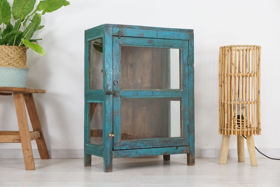 alte blaue Vitrine in Teak-massiv Vintage-Schrank von Antik-Lux in Centrum