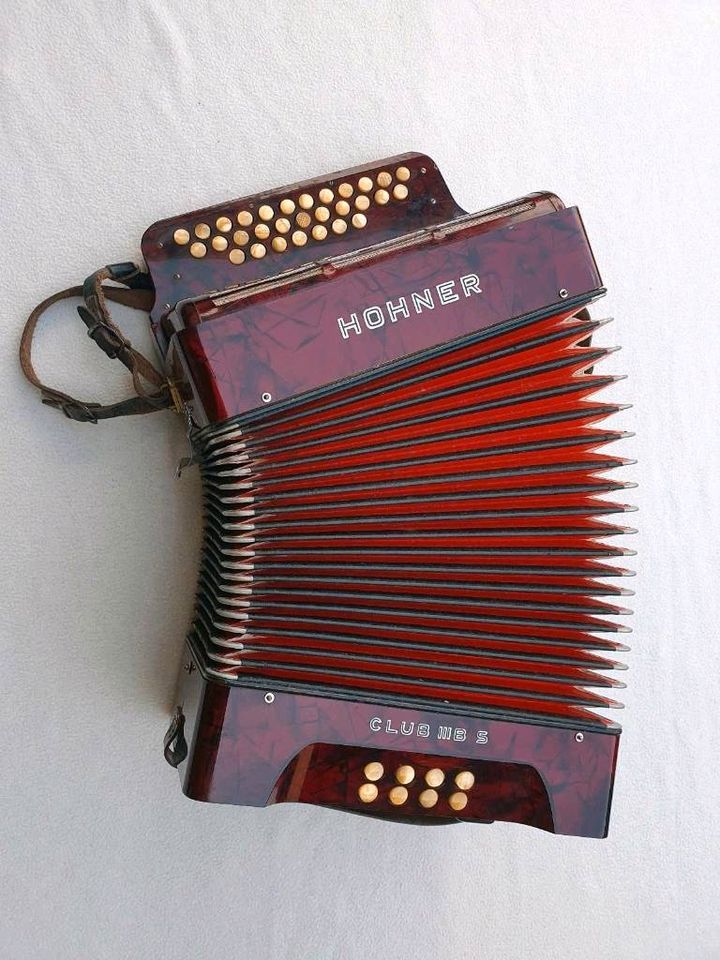 Hohner Akkordeon Club 3 BS III 880 selten Sammler Musik alt rar in Breisach am Rhein  