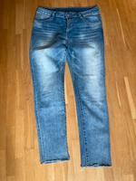 Da.- Jeans Gr. 42 im mittleren blau, unterer Saum gefranst Hessen - Habichtswald Vorschau