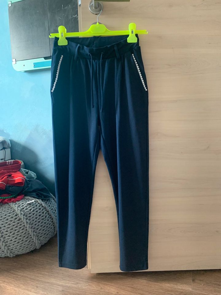 feine dünne Hose elegant marine blau Perlen Kommunion h&m in Barmstedt