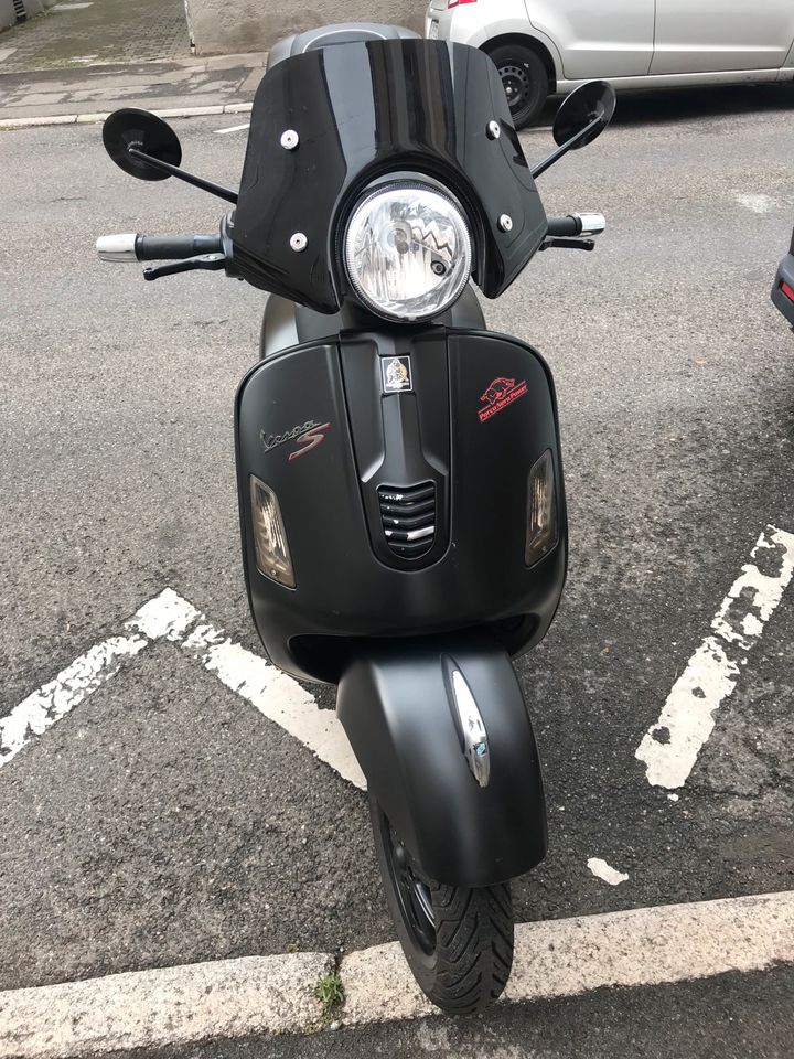 Tausche Vespa GTS 300 Super mit Honda Forza 750 in Stuttgart