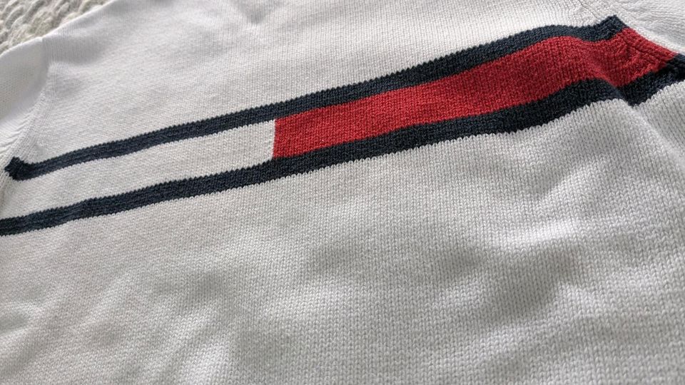 Tommy Hilfiger Mädchen Pullover 140 146 ~top~ in Buchen (Odenwald)