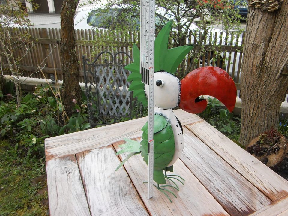 Kakadu Papagei Vogelfigur Vogel Metallfigur Figur Skulptur in Mauern