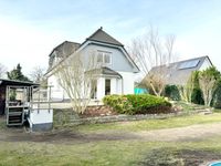 Erstbezug nach Komplettrenovierung - Einfamilienhaus mit großem Garten und Pool Berlin - Biesdorf Vorschau