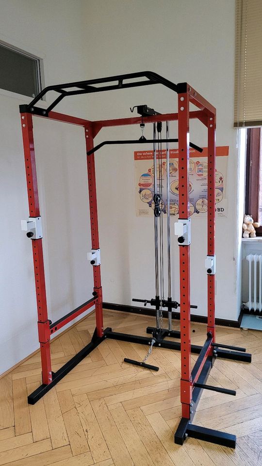 Power Cage, Power Rack, Kraftstation mit LAT Pulldown in Marburg