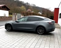 TESLA Model 3 Standard Range SR+ mit FSD foliert Seidenmatt grau Thüringen - Frankenblick Vorschau