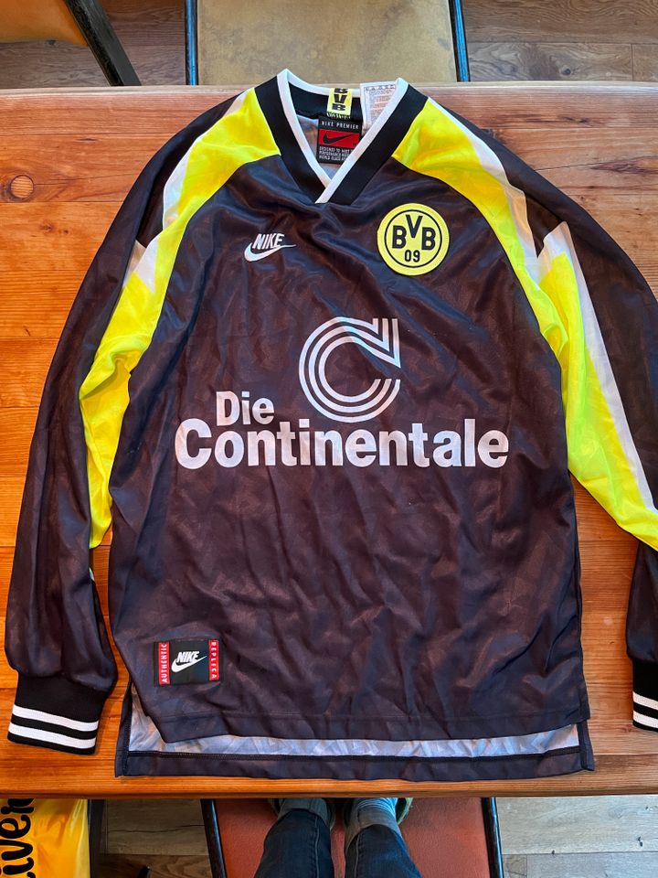 Alte BVB Trkots 90er Jahre in Köln