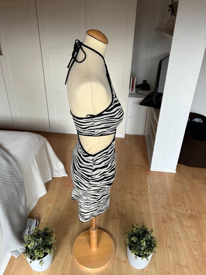 Bershka Kleid Zebramuster beige schwarz Gr.L neu mit Etikett in Borken