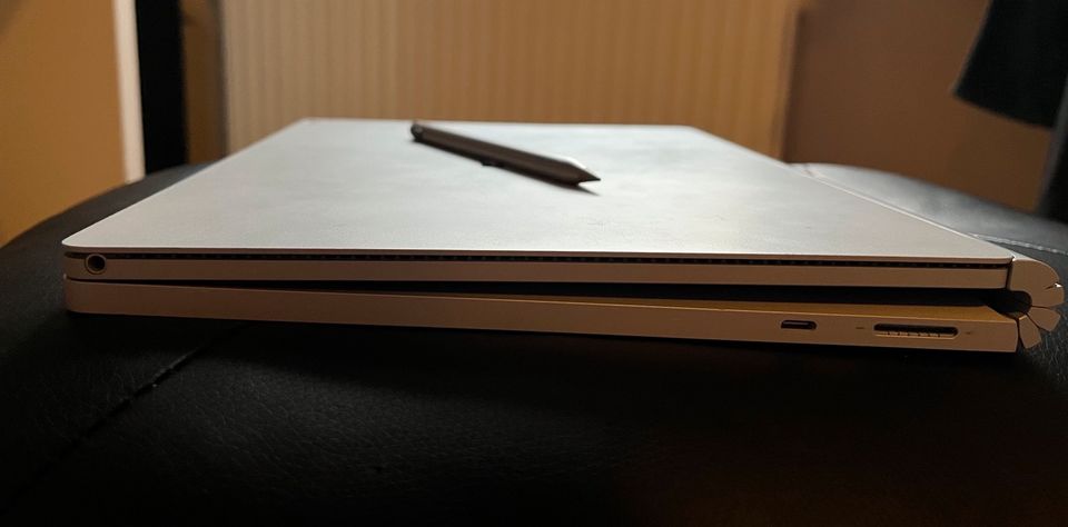 Surface book 3 (16GB RAM, i7 CPU, Geforce GTX 1650) in Minden