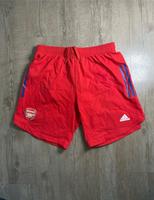 Rote kurze Arsenal Shorts Schleswig-Holstein - Flensburg Vorschau