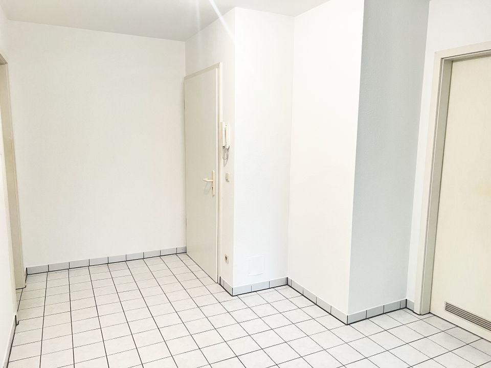 Direkt bezugsfrei! Altersgerechte 3-Zimmer-Wohnung! Große Terrasse u. TG-Stellplatz! in Dresden