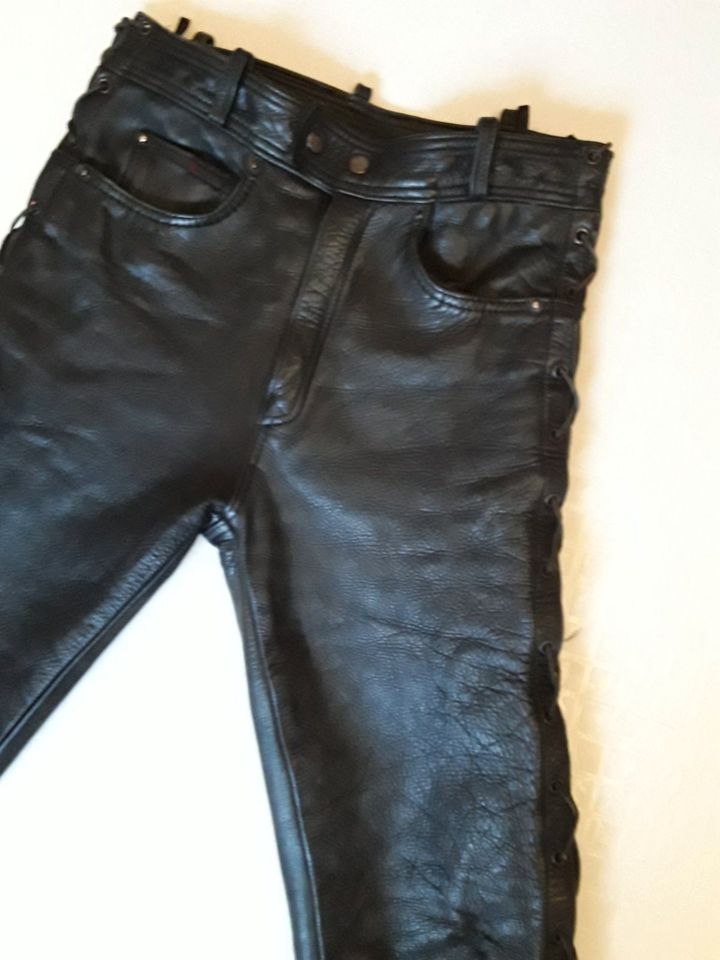 Lederhose mit Schnürung Roadwear Sexy . Grösse S in Bremerhaven