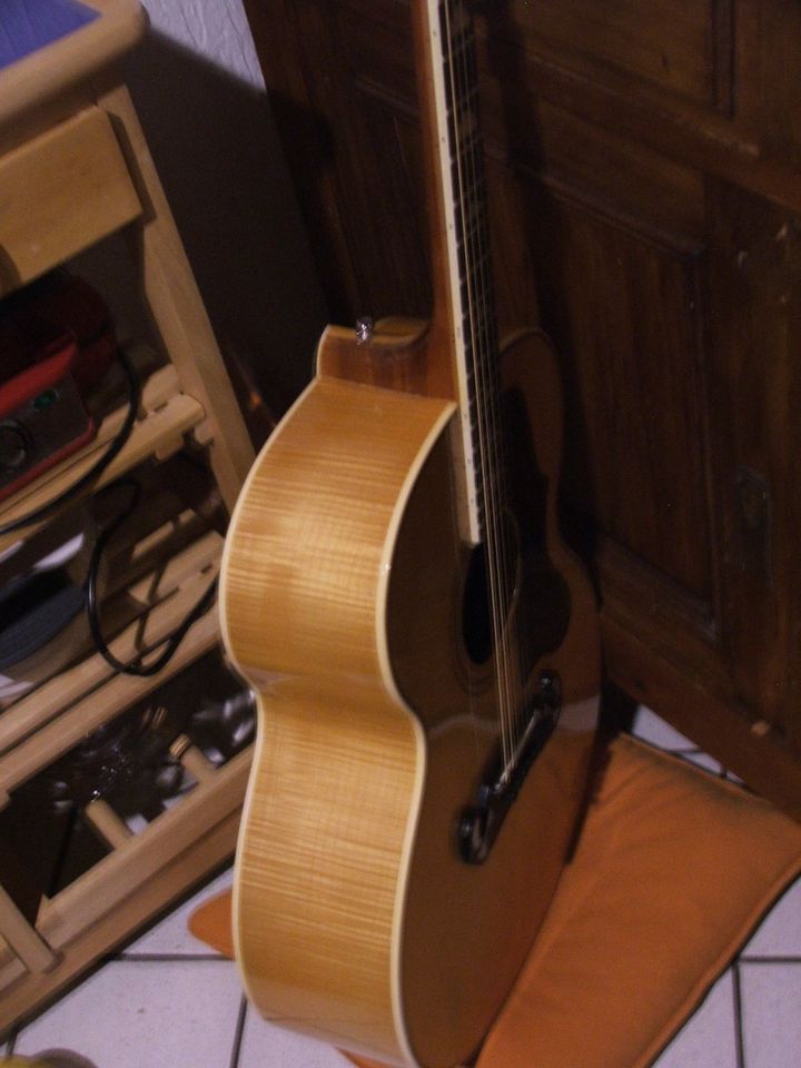 Vollmassive vintage Gitarre Hoyer 2062 in Vettweiß