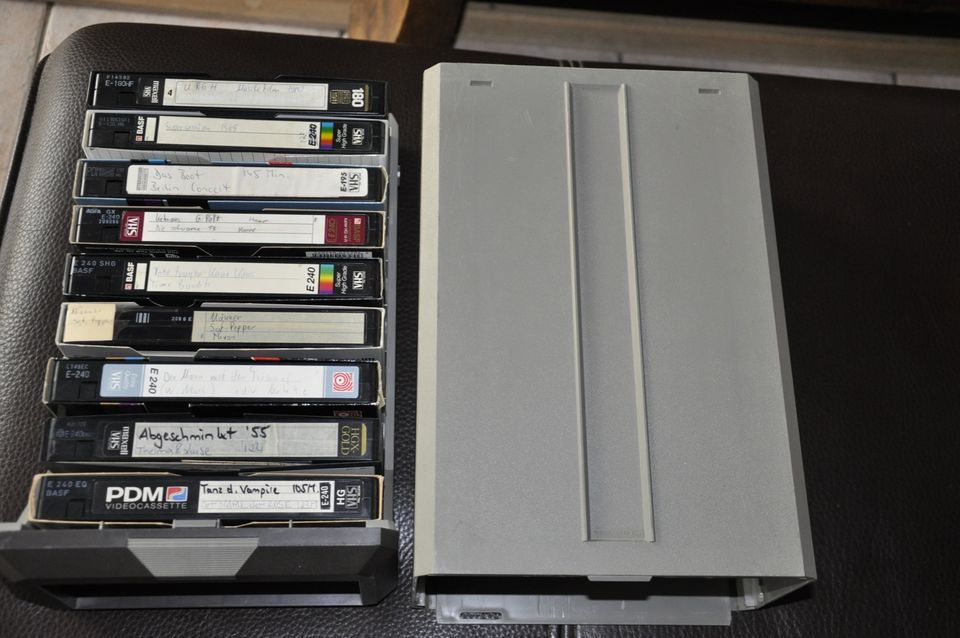 Posso Media Archiv Box für neun VHS Videokassetten in Spiegelberg