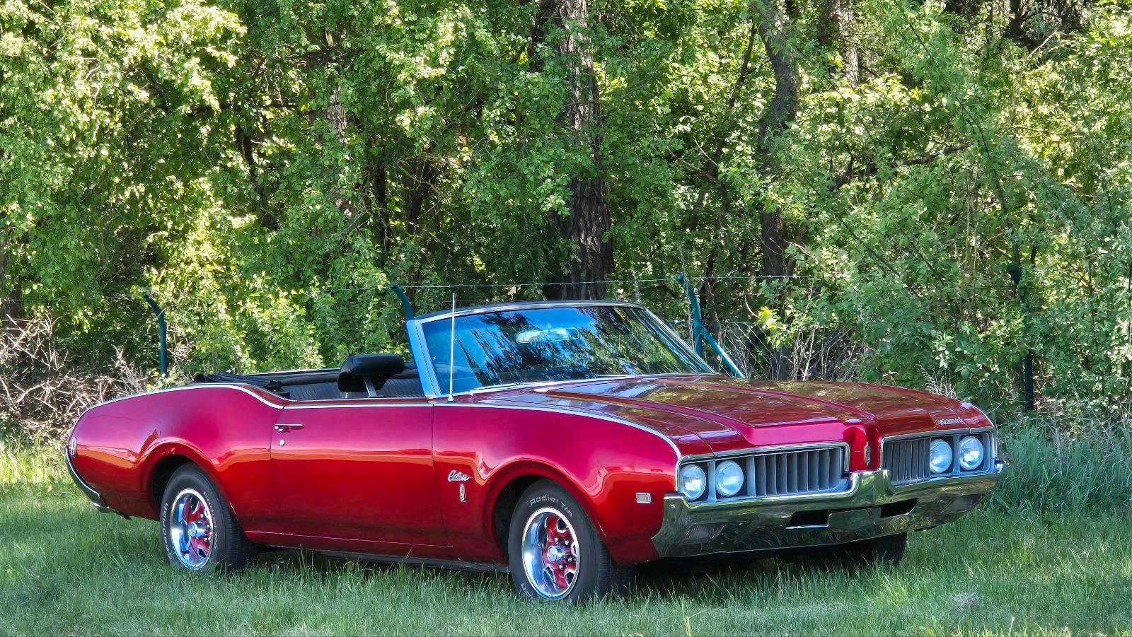 Abbildung des Autos Oldsmobile Cutlass S Cab…