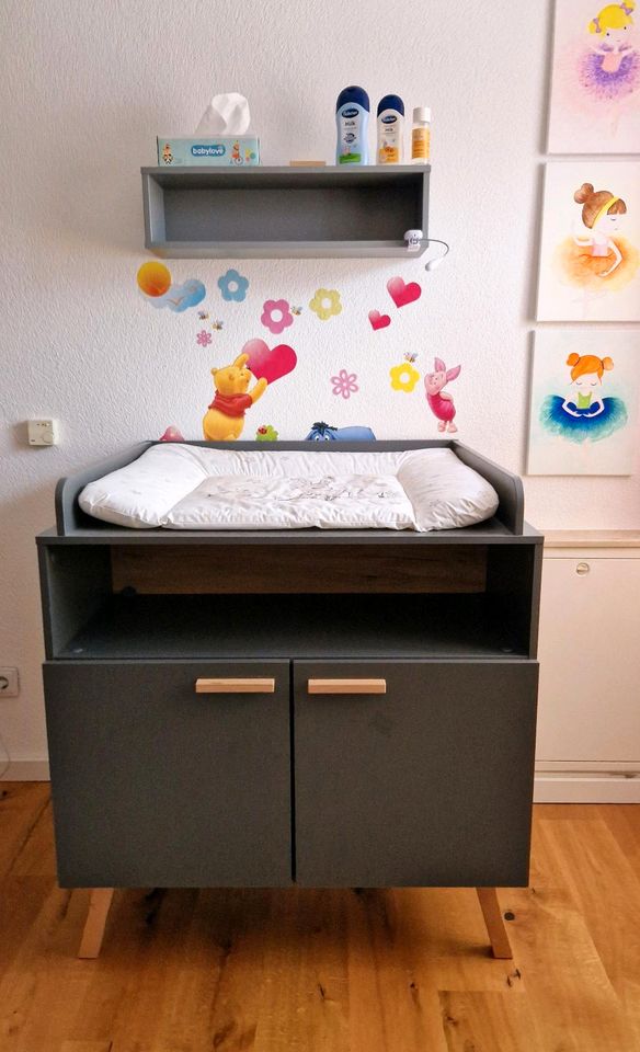 Kinderzimmer 5-tlg Baby Möbel Babybett Schrank Kommode Set in Niestetal