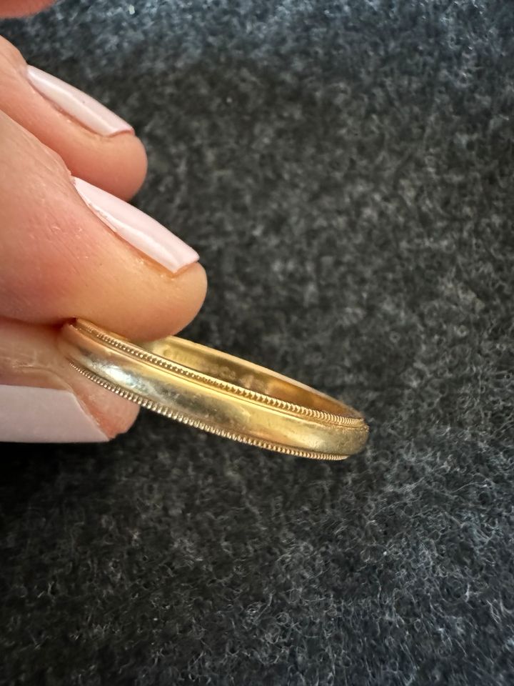 Tiffany & Co Ring Gold Ehering Milgrain gr 69 22 mm 750 Gold in Hünxe