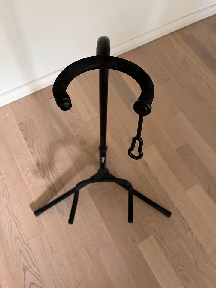 Guitar stand und Tasche in Hamburg