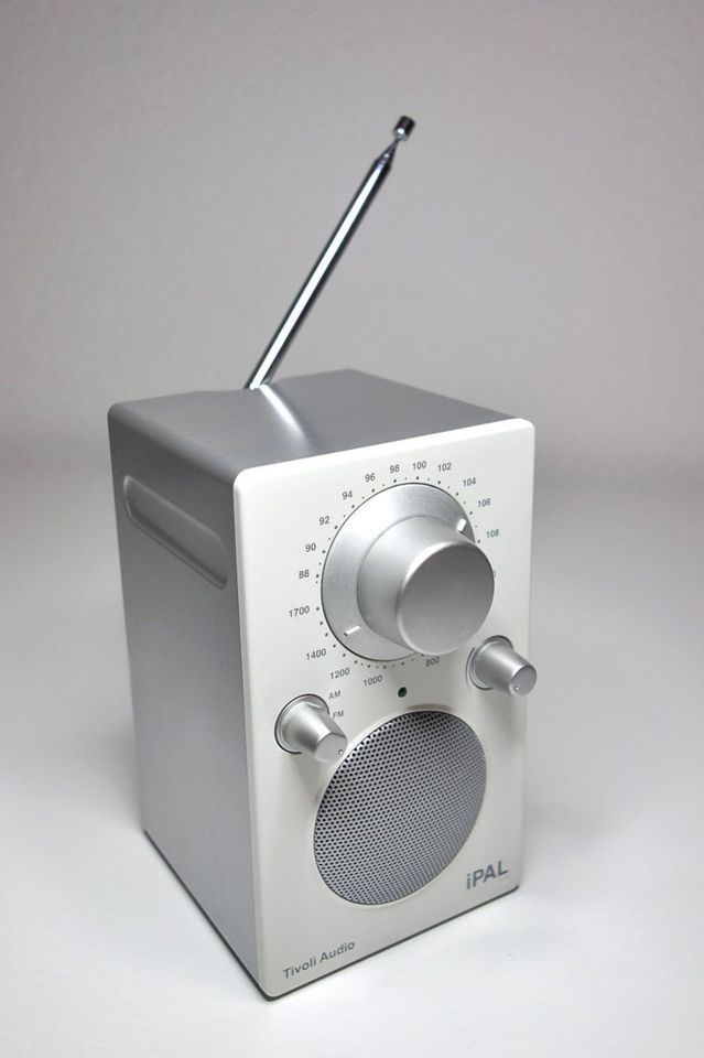 *Reserviert* - Tivoli Audio iPAL Henry Kloss Portable Radio in Aidlingen