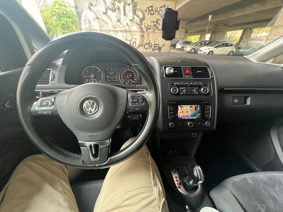 VW Touran 1.6 TDI DSG Automatik Scheckheft Zahnriemen NEU in Bonn