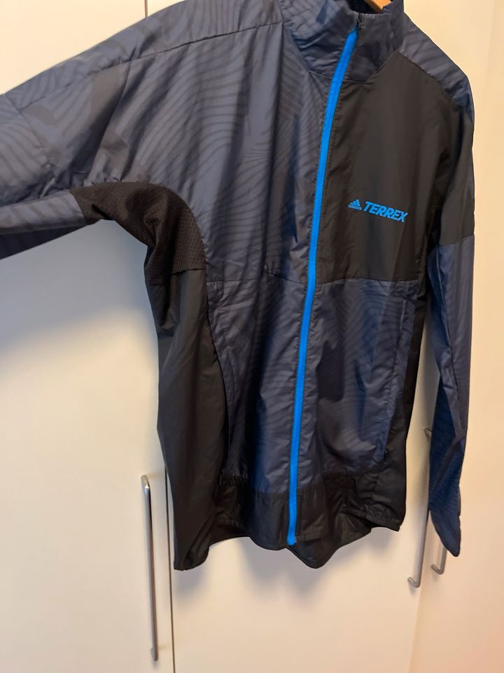 Lauf Jacke Running Adidas Terrex HA7540 in Stuttgart