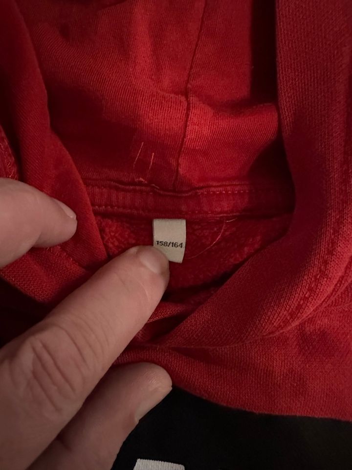 C&A Skate Hoodie rot 158/164 in Großbeeren