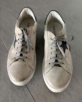 LAZAMANI Sneaker grau Stern Gr. 42 wie neu Stuttgart - Stuttgart-Mitte Vorschau