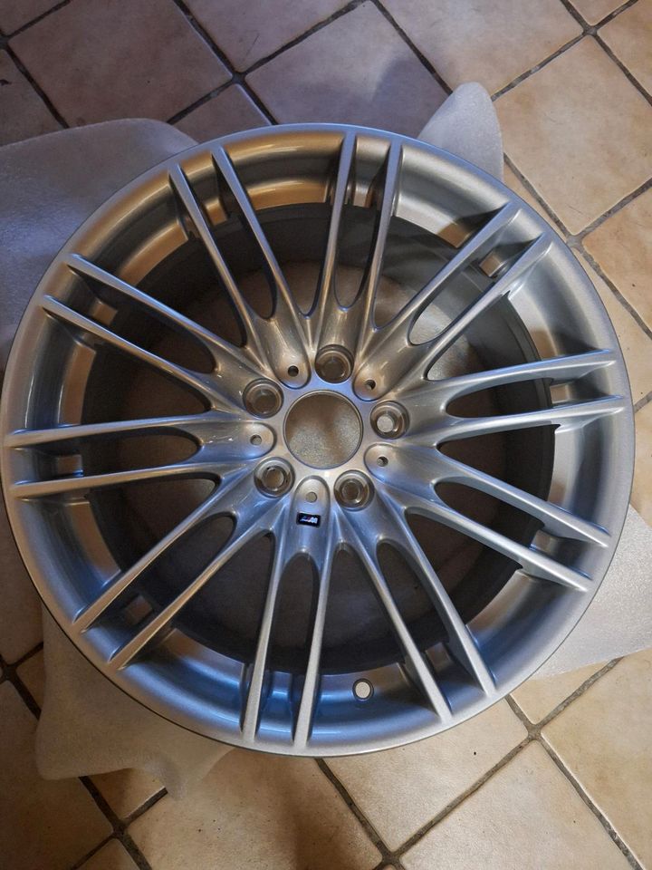 4 Original M3 Alufelgen 260M E90 E92 E93 8.5x18 et29 Neu & Ovp in Moos