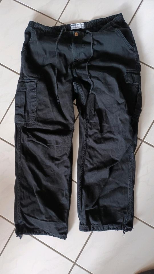 Cargohose, schwarz, bershka, parachute (baggy), Gr.L in Bad Saulgau