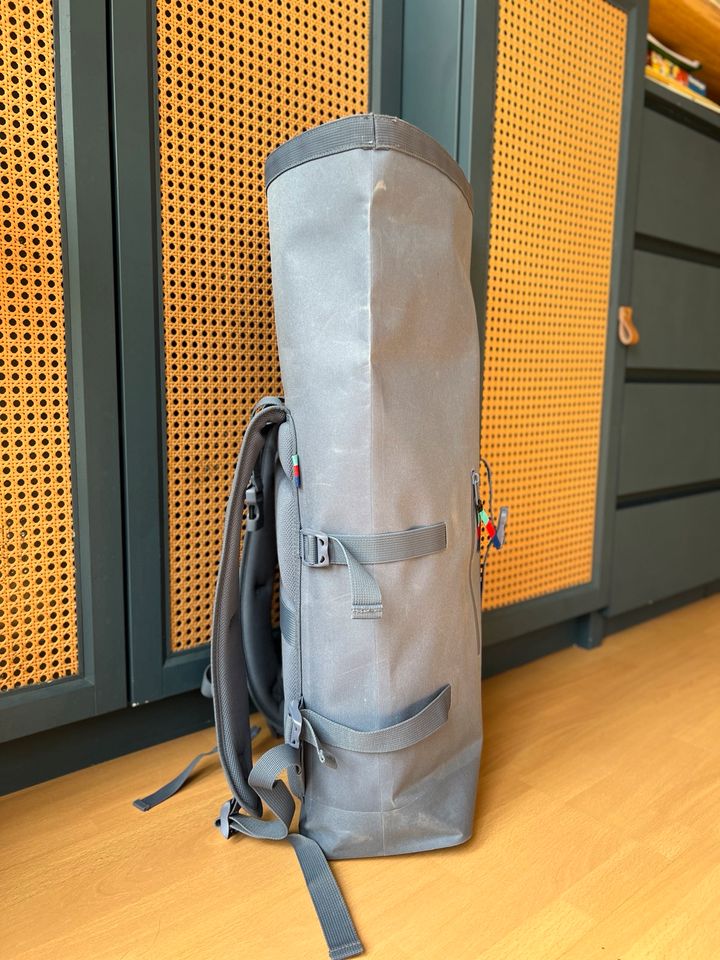 GotBag Rucksack Rolltop, 31 Liter, Top Zustand, Ozean Plastik in Borsdorf