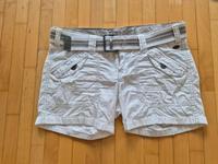 EDC Shorts Pants u. kurze Hose, Größe 34, Farbe weiß Nordrhein-Westfalen - Rheda-Wiedenbrück Vorschau