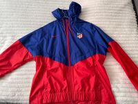 Atlético Madrid Regenjacke Größe M + Überraschung bzw. Geschenk Nordrhein-Westfalen - Bergheim Vorschau