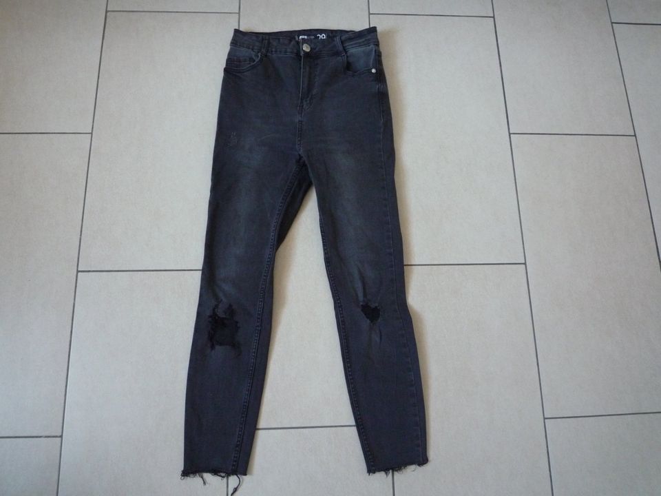 Moderne Jeanshose Skinny FB Sister in Anthrazit W29 Gr. S in Homburg