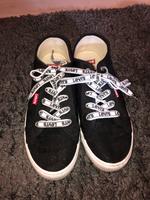 schwarze Levi’s Schuhe Gr. 40 Berlin - Charlottenburg Vorschau
