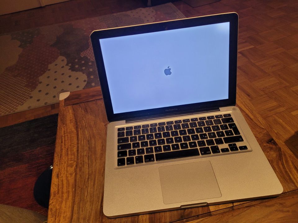 Laptop Apple MacBook Pro 13 Zoll, Baujahr 2011. Für Bastler in Essen